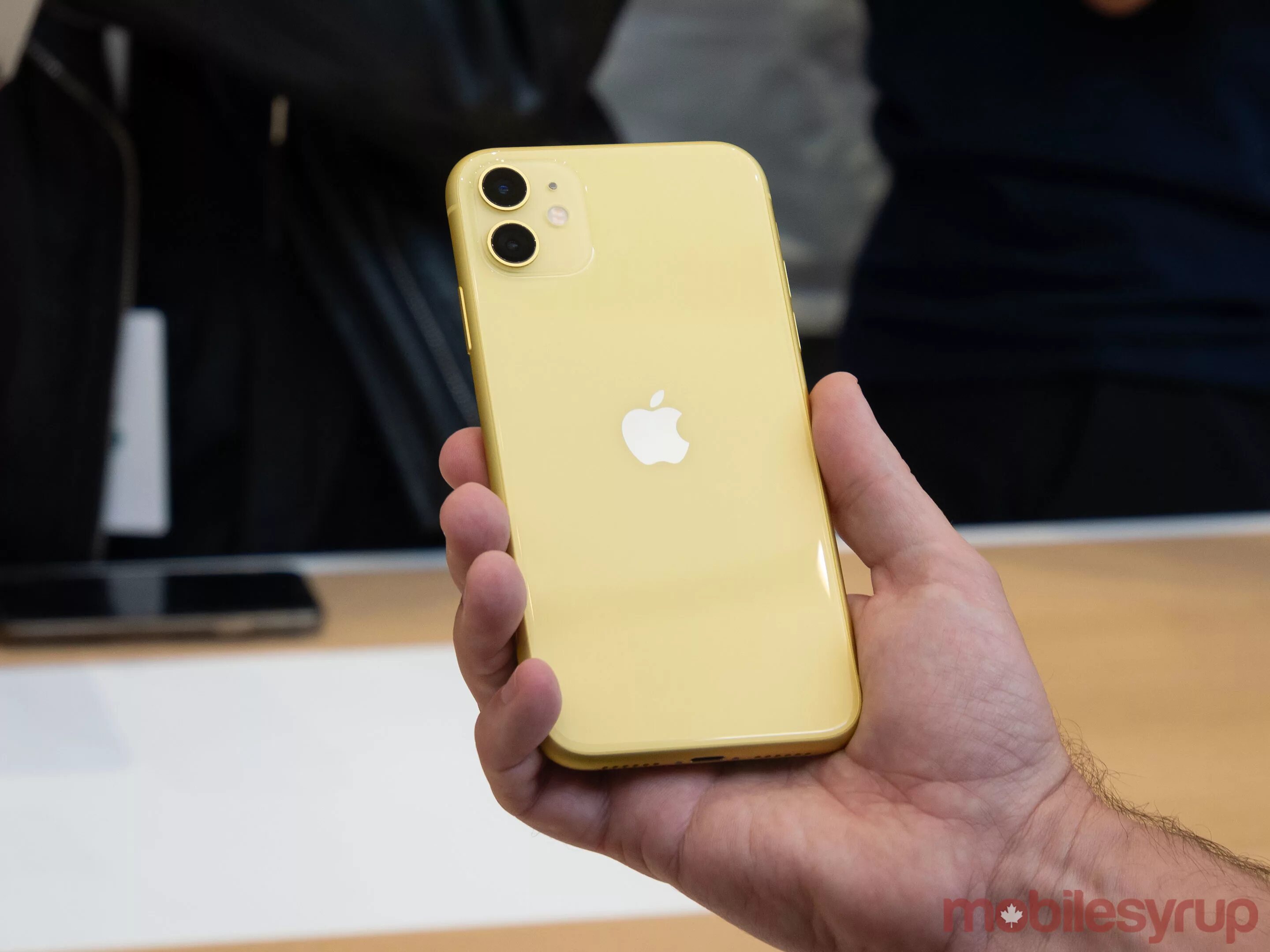 Apple iphone 11 64gb Yellow. Iphone 11 Yellow 256. Iphone 11 Yellow 64. Apple iphone 14 Plus желтый. Желтый айфон 13