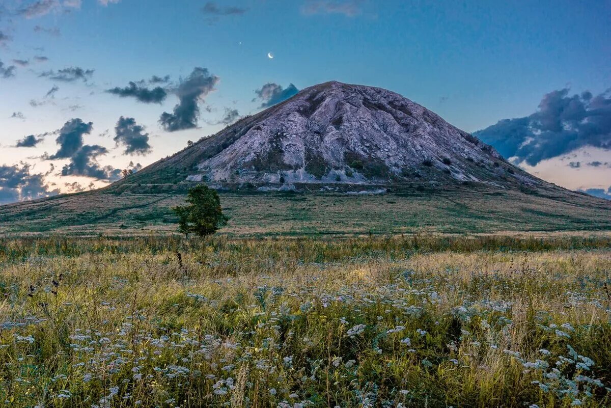 Гора торатау в башкирии. Гора юрактау стерлитамак. Гора торатау стерлитамак. Гора тратау башкортостан. Священная гора в башкирии.