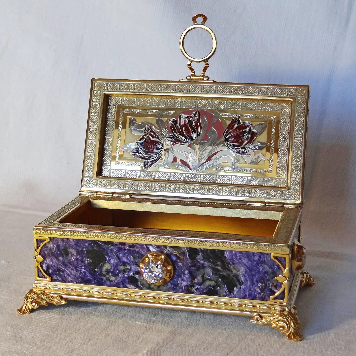 Шкатулка с драгоценными камнями. Ларец "королевский дворец" (малахит). Драгоценный ларец. Антиквариатные шкатулка ларец. Ларец "королевский дворец" (малахит).