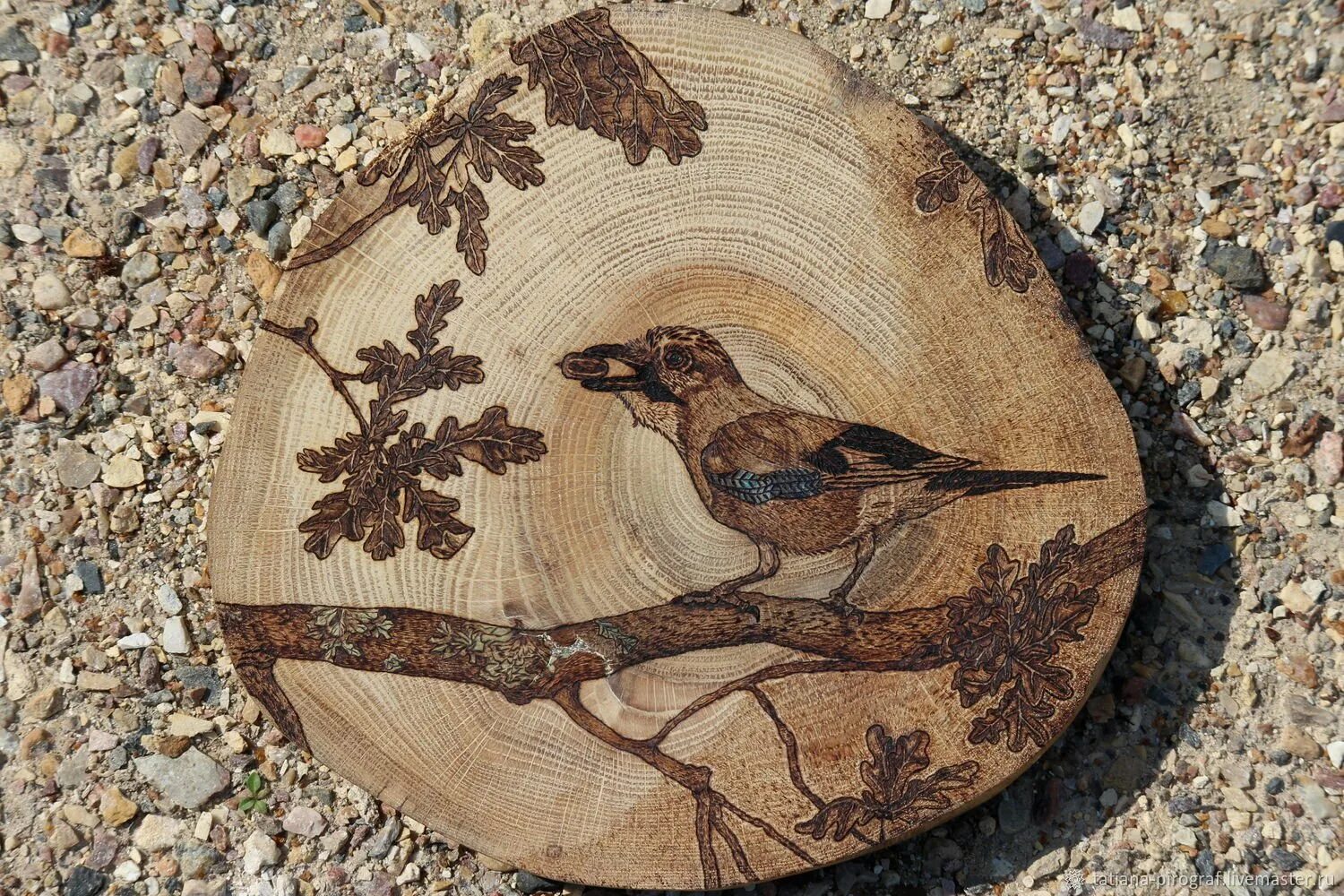 художественное выжигание. выжигание это. резьба на спиле дерева. искусство выжигания по дереву. художественное выжигание.