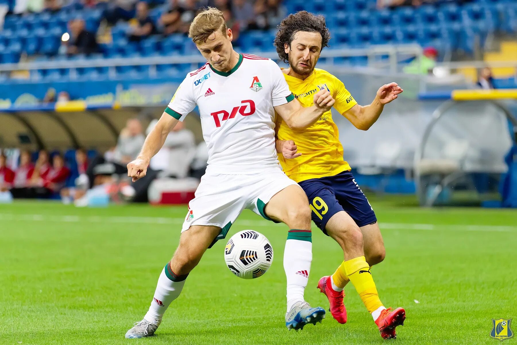 Локомотив ростов 24. Локомотив ростов 2009. Локомотив ростов 24. Фк ростов. Ростов локомотив 10 апреля.