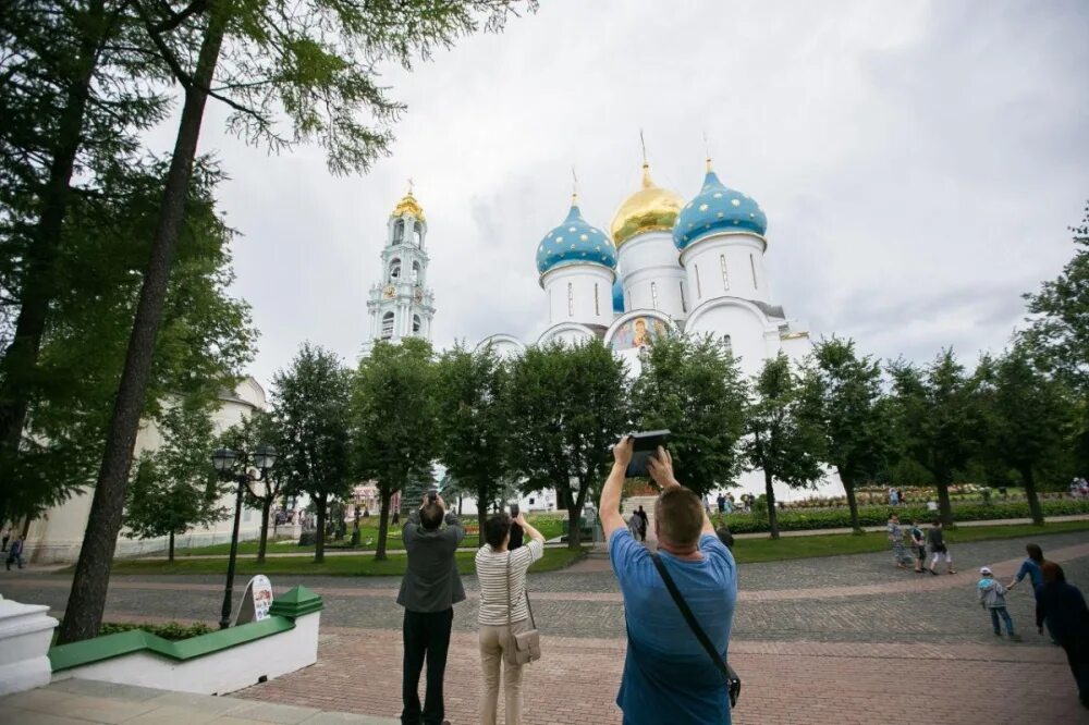 Сергиев Посад туристы. Сергиев Посад туристическая. Сергиев Посад город туризма. Туристы Подмосковье Коломенское.