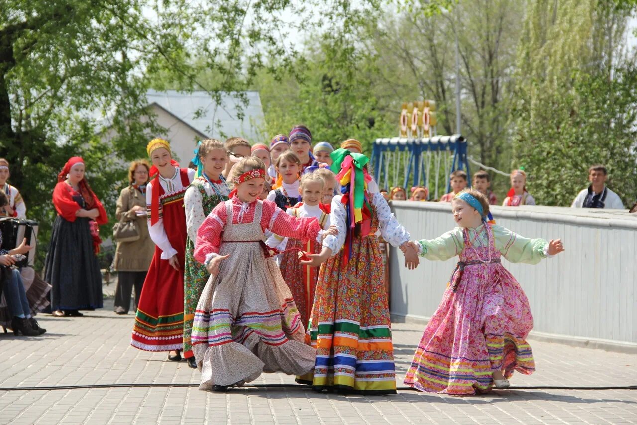 Фольклорные традиции россии. Традиционные народные праздники. Русские народные гуляния. Фольклорный праздник. Фольклорные традиции.