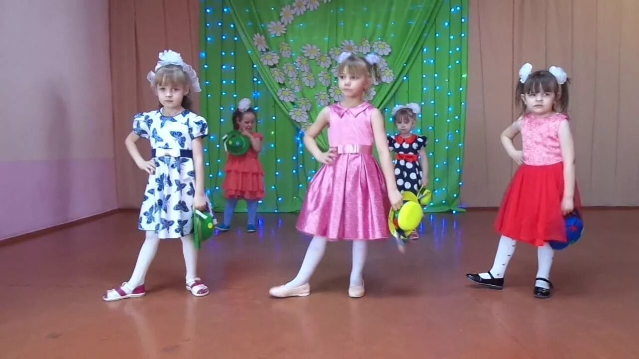 Я возьму у мамы бусы. Танец с бусами в детском саду. танец маленькая модница. танец я самая в детском саду. утренник с танцем а явозьму у мамы бусы в мдоу.