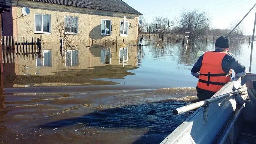 Паводок новоузенск. Паводок Дергачи Саратовская область. Паводок в Калининске Саратовской области. Ивантеевка Саратовская область наводнение. Потоп в Петровске Саратовской области.