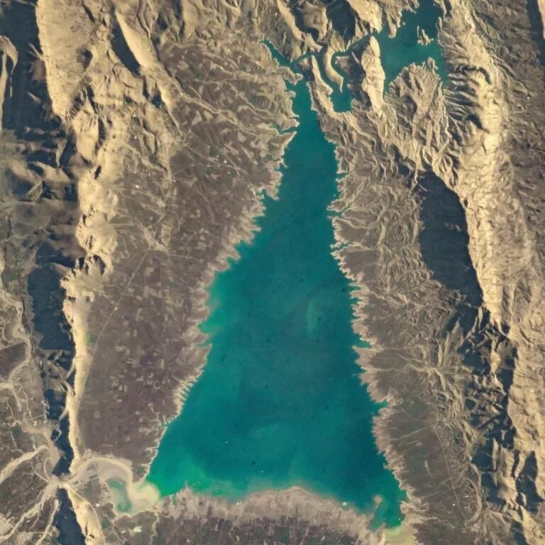Великолепные горы вокруг озера Севан, Армения. Фото астронавта Tim Peake... Beau