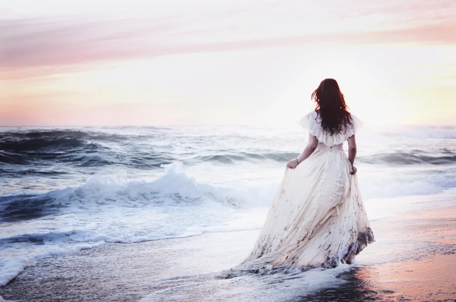 Жизнь на побережье. Мужчина на море. Человек на берегу моря. На берегу моря будет самым. На берегу моря будет самым.