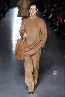Показ max mara