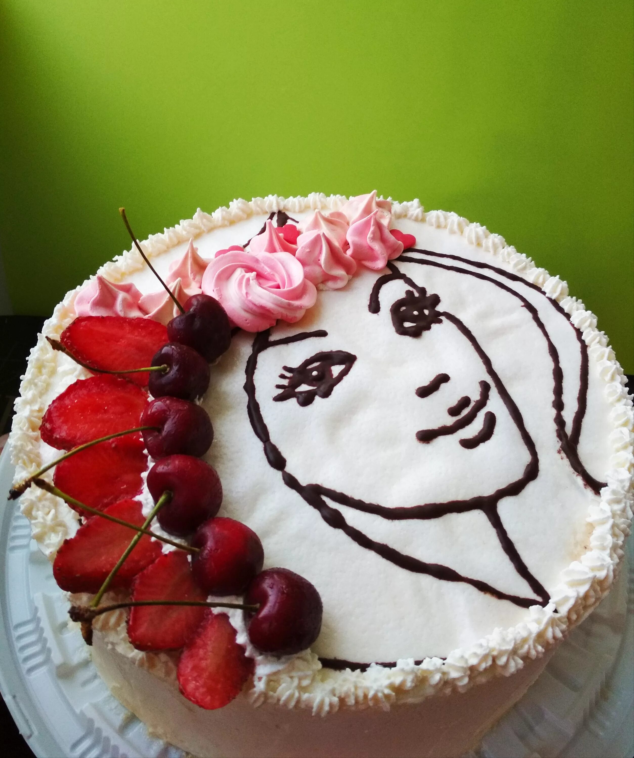Украшение бисквитного торта. Украшение торта на день рождения. Оригинальное украшение торта. Украшение торта несложное на день рождения. Торт подруге картинка