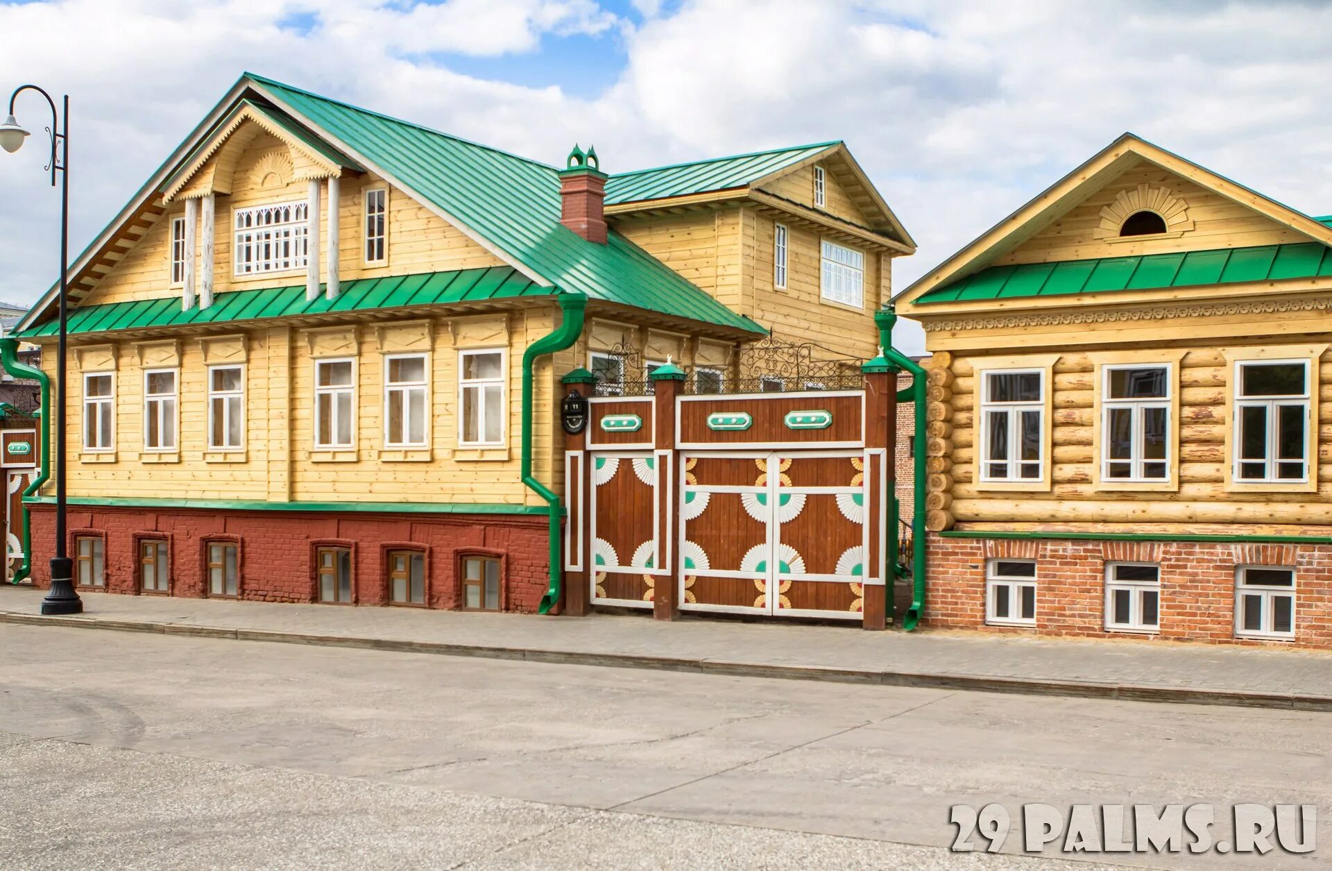 Татарский дом казань. Старо-Татарская Слобода в Казани. Татарский дом Казань Татарская Слобода. Татарское поселение в Казани. Векторная вывеска Татарская Слобода Казань.