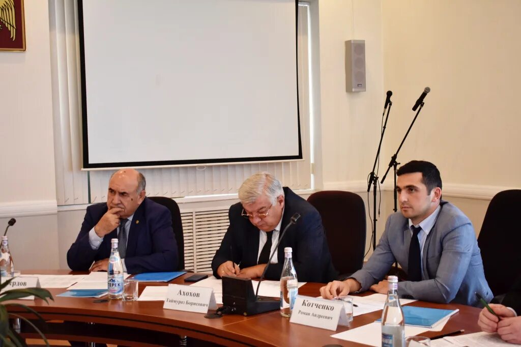 Укс минстроя кбр. Минстрой кбр. Бербеков алим министр кбр. Минстрой нальчик. Министерство строительство и коммунально жилищного хозяйство кбр.