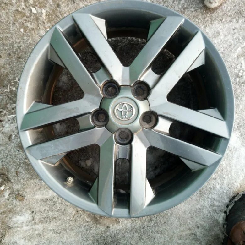 Диски тойота шестилучевые r17. Диски тойота рав 4 r16. Оригинальные литые диски тойота r17. Диски тойота r18 оригинал. Оригинальные диски toyota caldina r15.