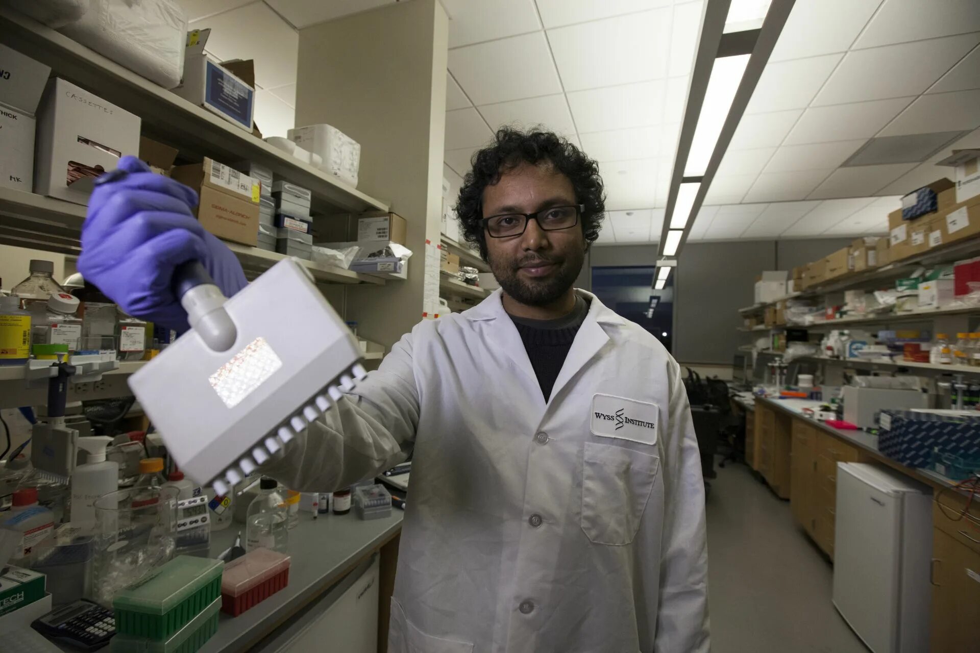 Scientist исполнитель. реймонд флеминг. This scientist. сумасшедший химик. чокнутый ученый.