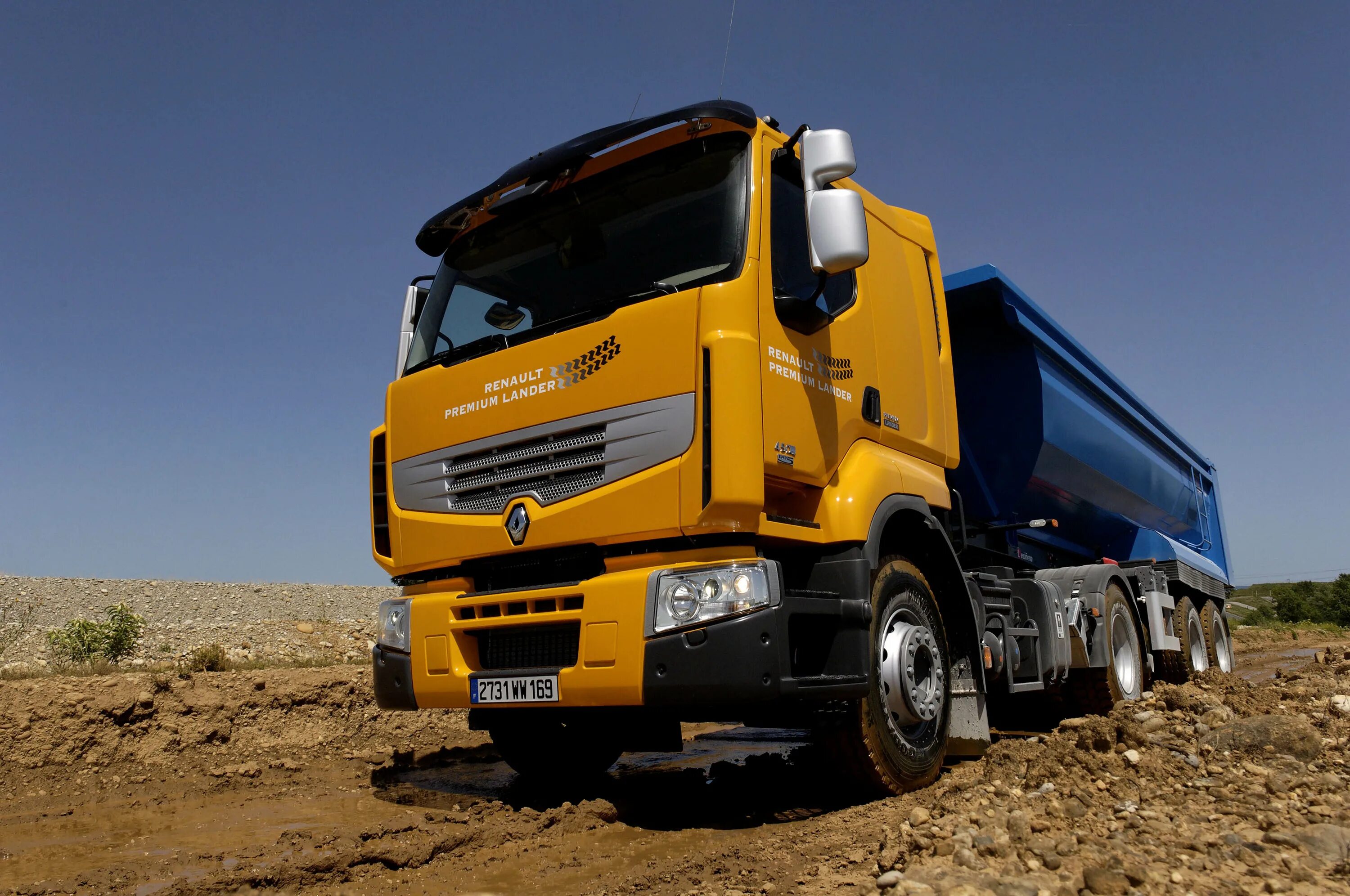 Renault c. Renault Kerax самосвал. Renault Premium самосвал. Рено трак самосвал. Рено премиум Ландер.