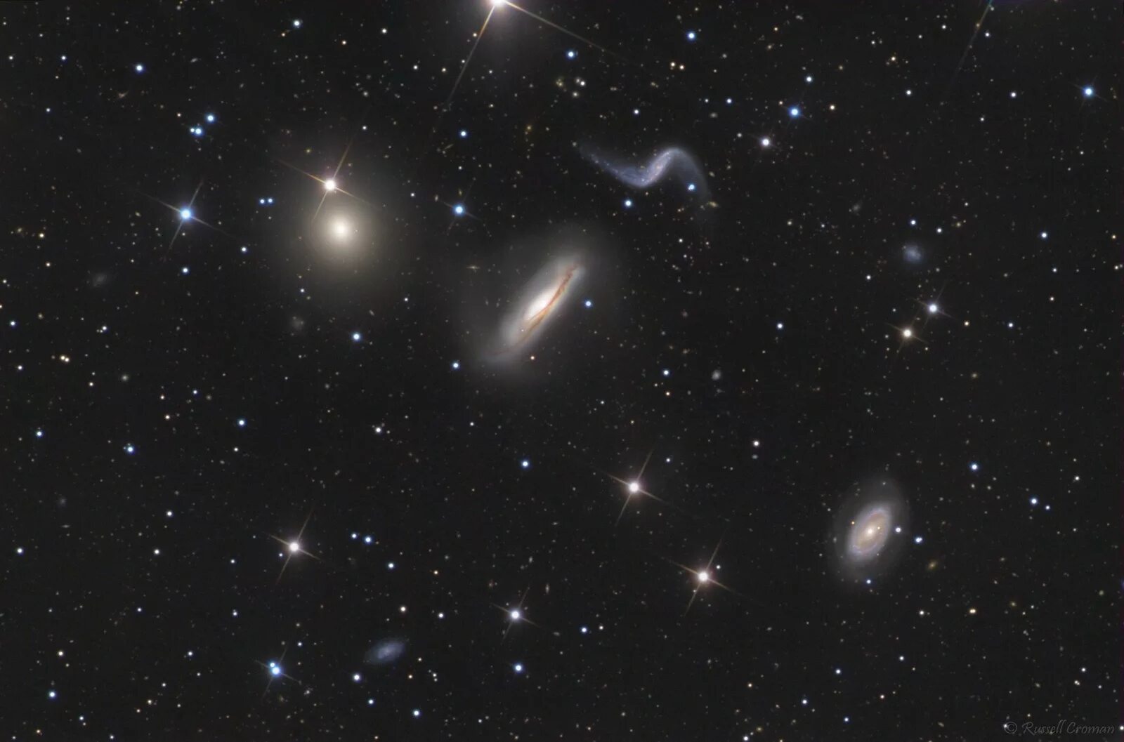 44 звезды. Галактика без темной материи. Сириус двойная звезда. Астрономы объявили. Сириус b.