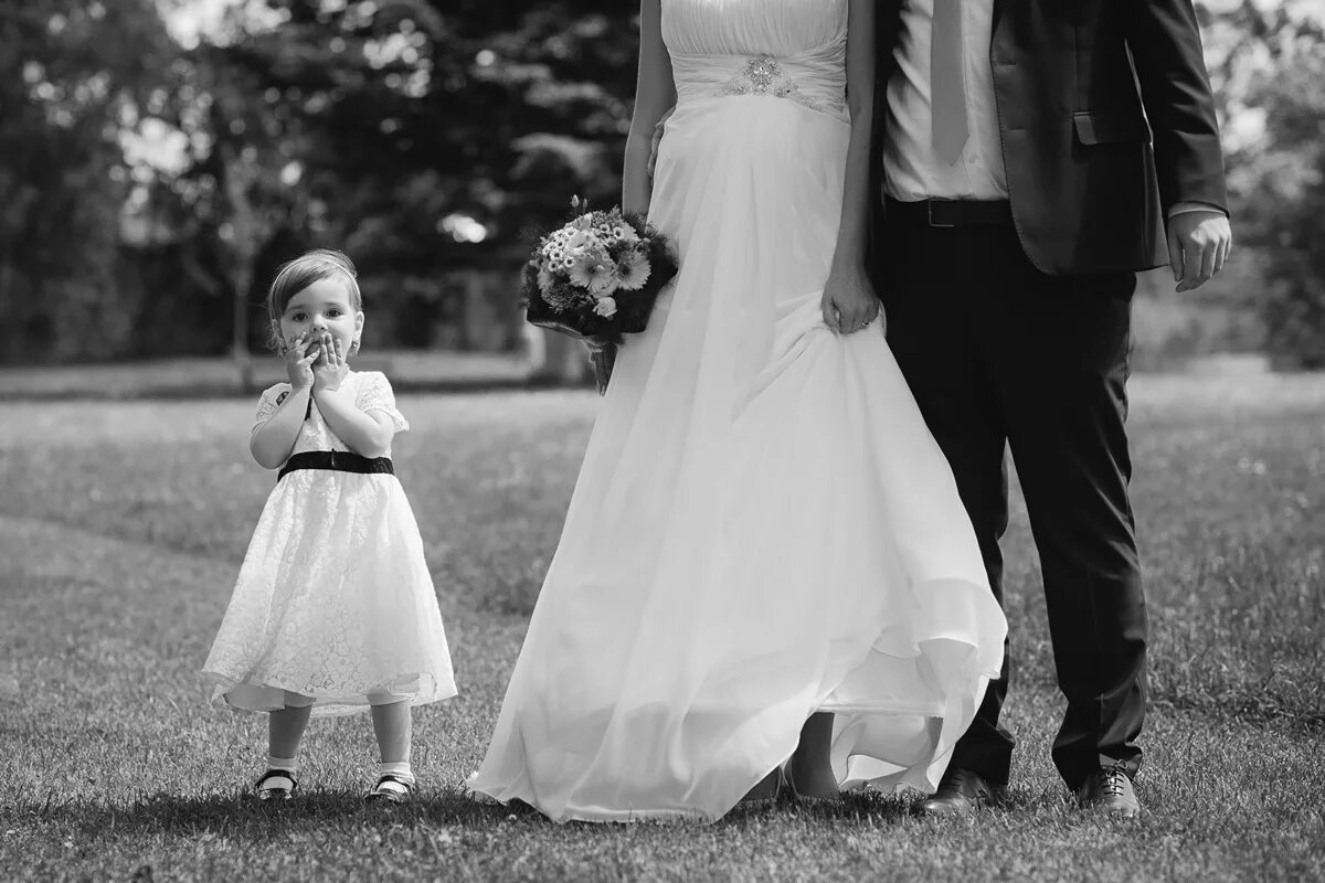 жених невеста дети. фотосессия в свадебных нарядах и ребёнком. дети жених и невеста. дети жених и невеста. жених невеста дети.