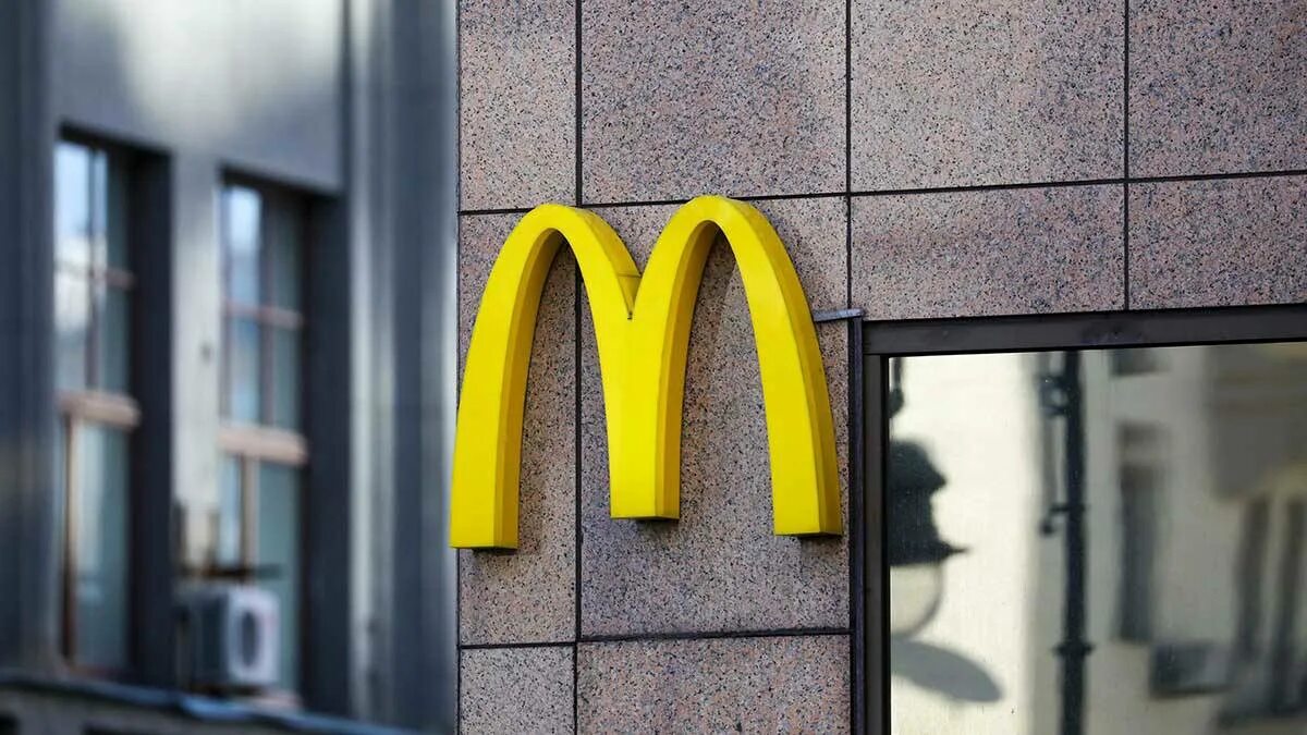 Макдональдс. MCDONALD’S В России. Новый макдональдс. Вывеска макдональдс. Mcdonald's russia