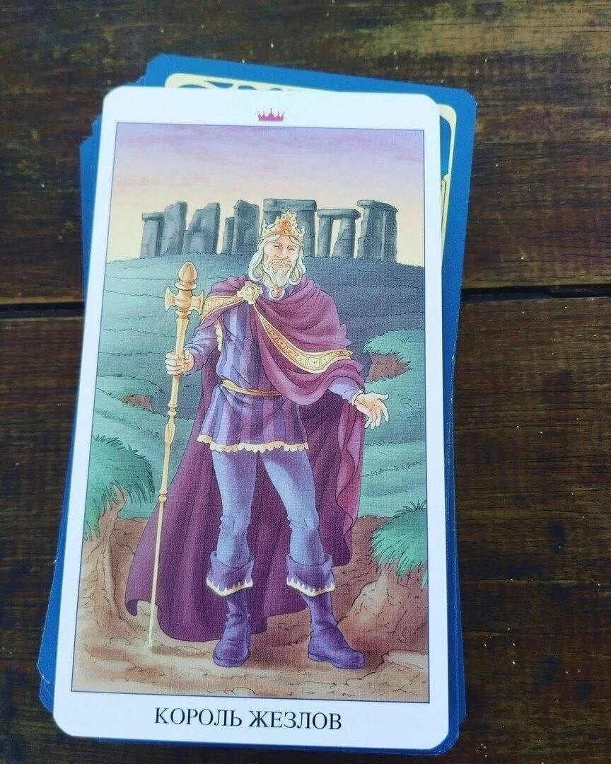 Король жезлов карта дня. Таро 78 дверей король жезлов. король жезлов колода 78 дверей. таро 78 дверей король пентаклей. король жезлов: колода уэйта.