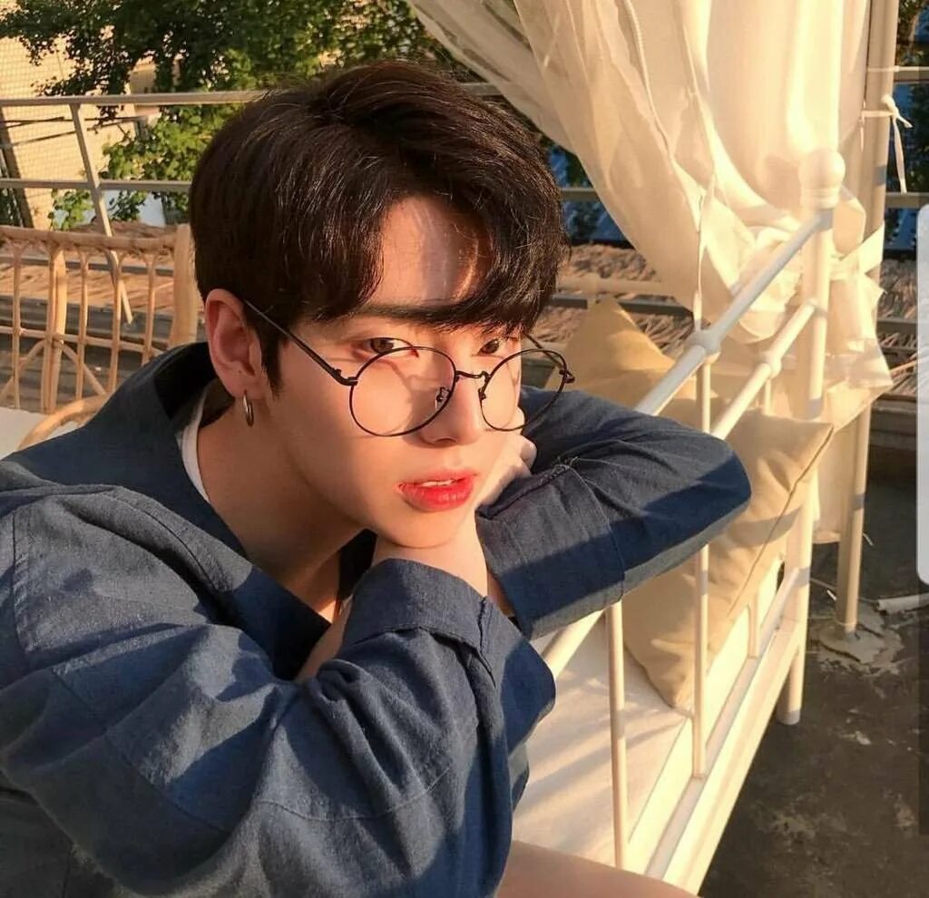 Корейские парни улззанг. Кореан бой ulzzang. Пассивы азиаты. Корейцы парни. Корейские парни в машине.