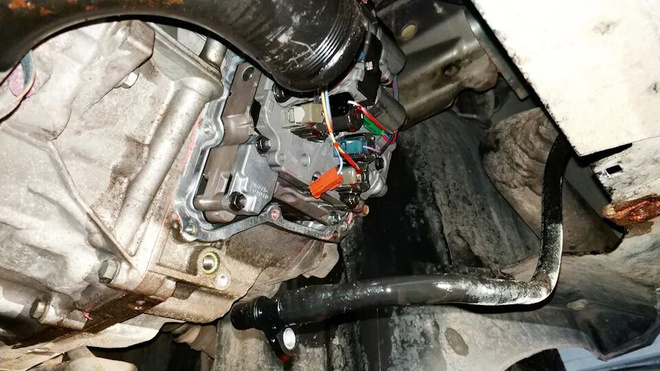 Замена масла куга коробка. АКПП aw55 щуп. АКПП AISIN 50-51sn. Aw55 Ford Kuga. Щуп 55-50sn.