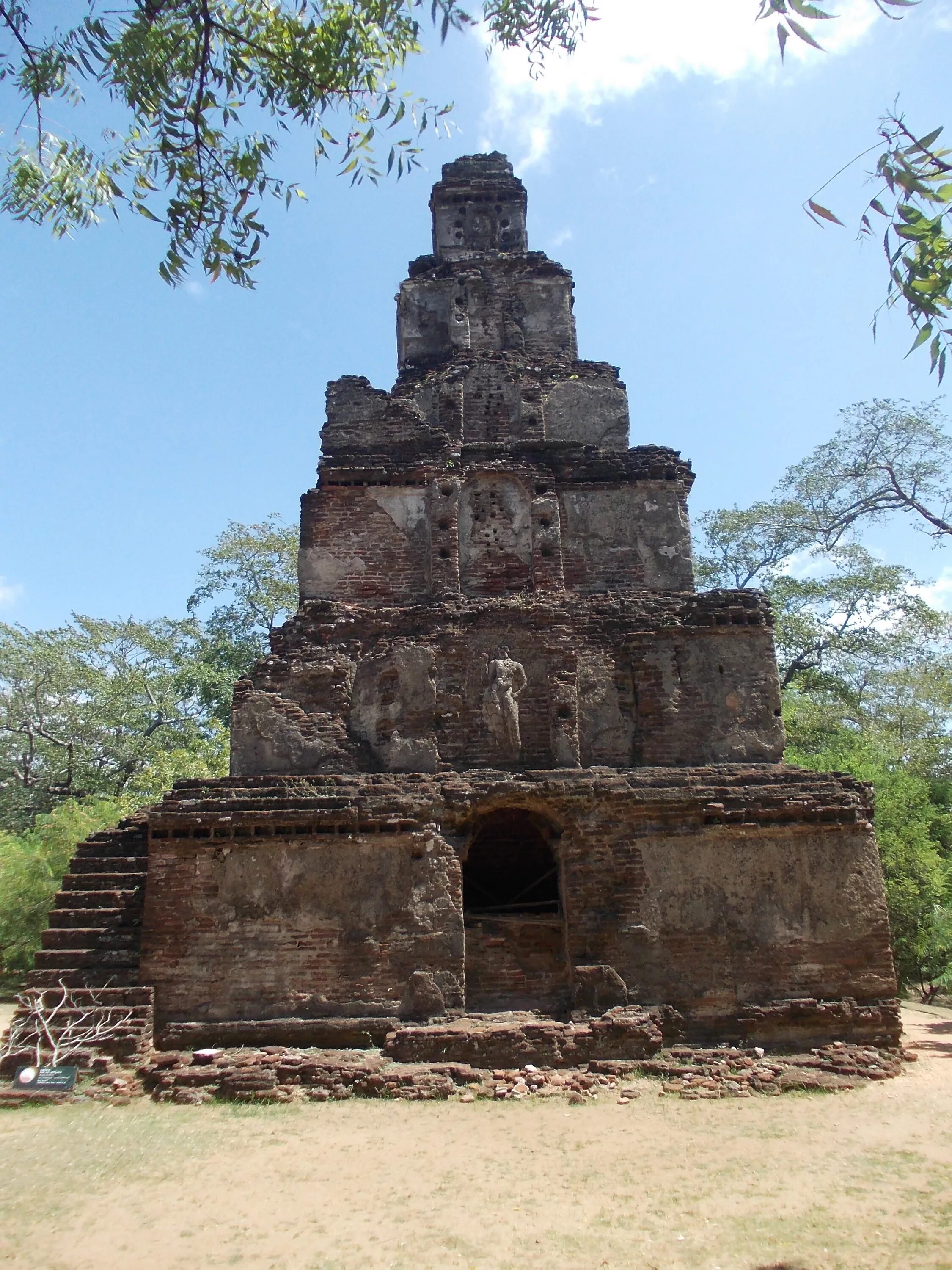 Церковь в шри ланке. Полоннарува Шри. Шри Ланка руины. Polonnaruwa Шри Ланка. Храм Шивы-Девале Полоннарува.