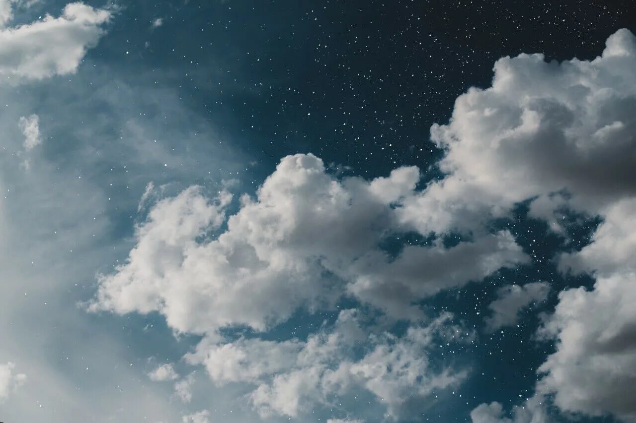 Cloud stars. Ночное небо с облаками. Небо Эстетика. Облака и звезды. Ночное небо с тучами.