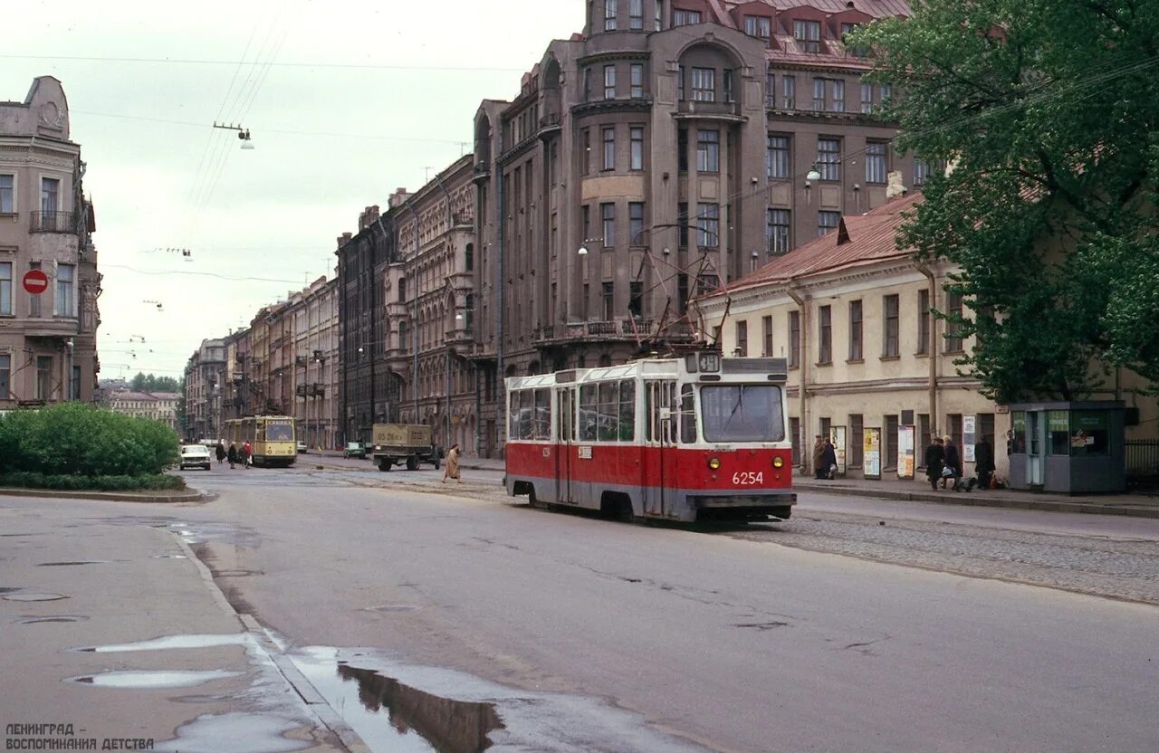 Трамвай куйбышева. Ленинград улица Марата 1987. 1987 Год. Улица Марата в Санкт-Петербурге. Трамвай Ленинград 1970. Улица Марата Москва.