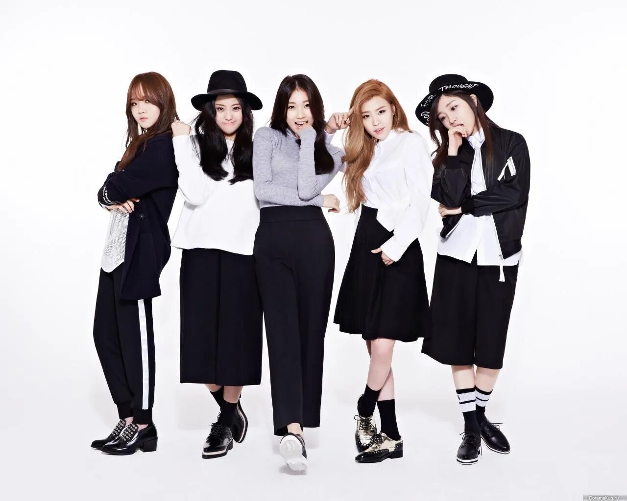 Young 4 life. Группа the Ark. The Ark kpop. The Ark к поп группа. Женские к поп группы из 4 человек.