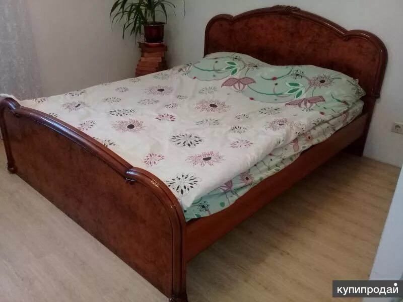 Авито б у минск. Продается двуспальная кровать. 1 5 Спальная кровать старого образца. Кровать полуторка с матрасом. Бэушный двуспальная кровать.