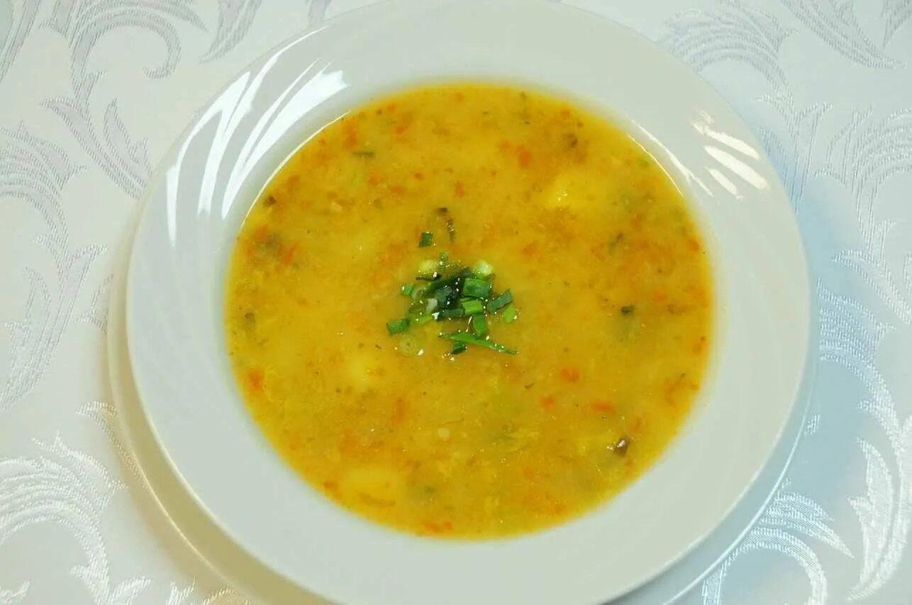 Рецепт супа без мяса. Суп картофельный гороховый. Суп картофельный с горохом лущёный. Картофельный суп без мяса. Гороховый суп без картошки.