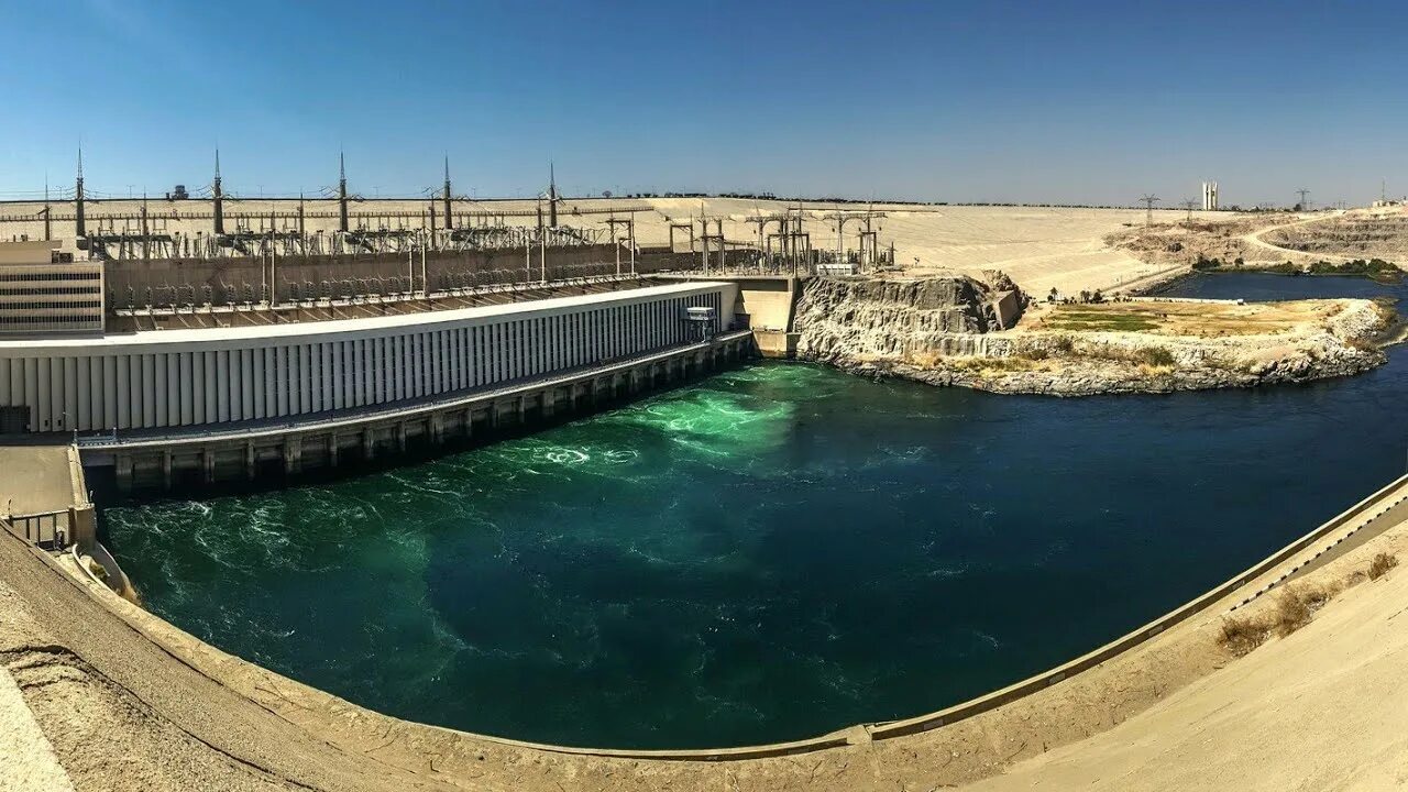 Города на ниле реке. Асуанская плотина в Египте. Асуанская ГЭС Египет. Высотная Асуанская плотина. Асуанский гидроузел в Египте.