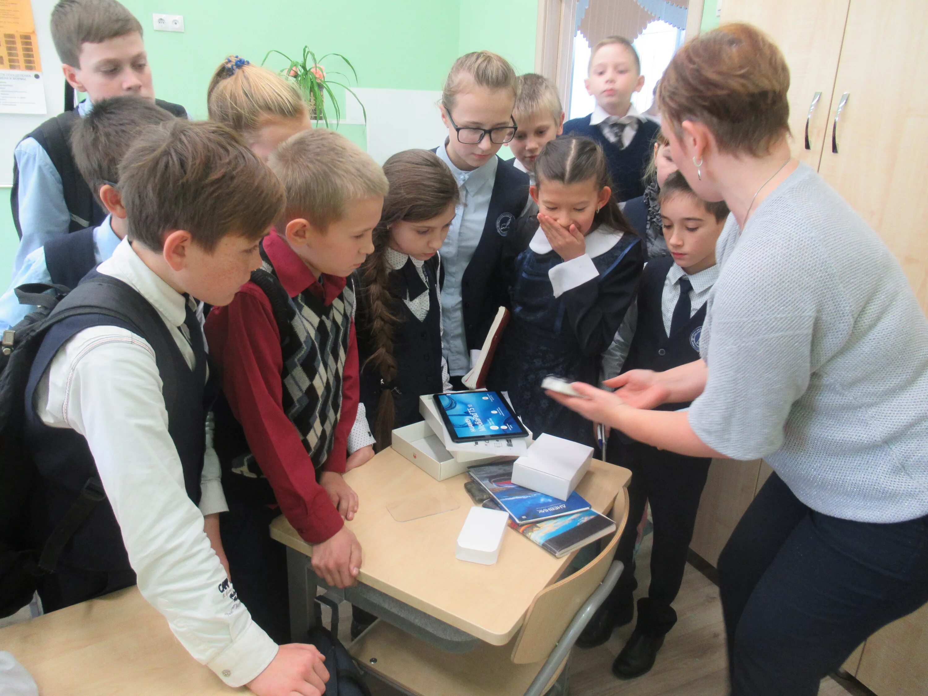 гимназия 3 ивантеевка спортзал. мбоу петропавловская сош. учителя в петропавловской школе воронежской области. петропавловская сош алтайский край. мбоу петропавловская сош.