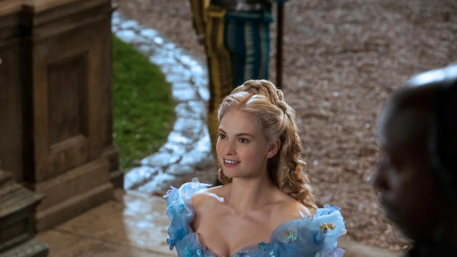 Песня девушка принцесса. Золушка фильм 2015 дисней. Девушки принцессы. Золушка фильм 2015 хелена бонем картер. Эми адамс зачарованная.