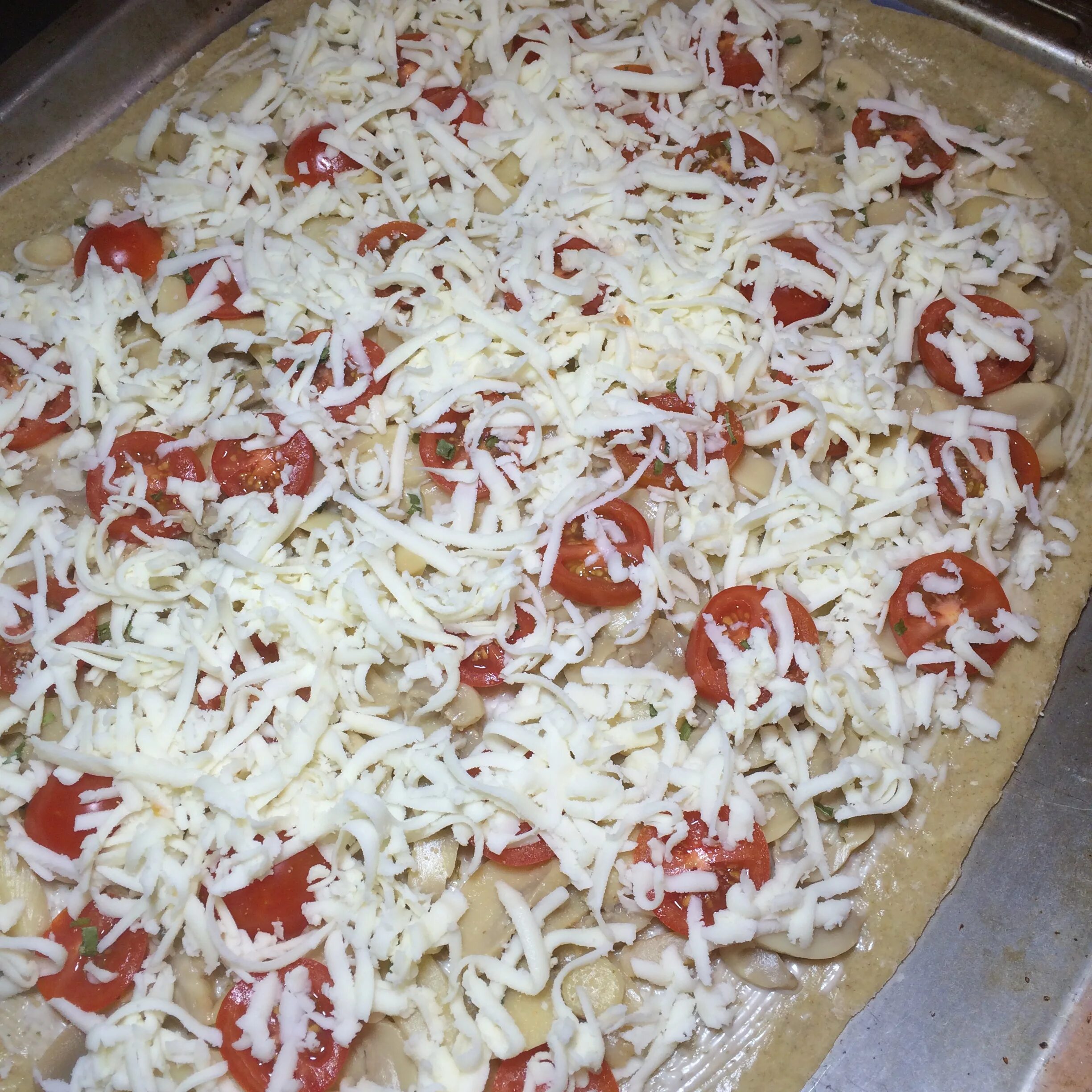 Сулугуни можно в пиццу. Пицца сырная с сулугуни. Сулугуни можно в пиццу. Сулугуни можно в пиццу. Имеретинский сыр.