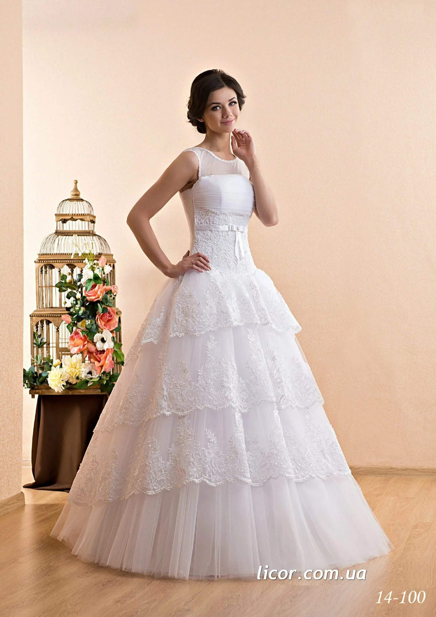 Свадебные платья смоленск каталог. Ваниль свадебный салон. Свадебное платье минимализм пышное. Свадебные платья пышные. Вечерние платья смоленск магазины.