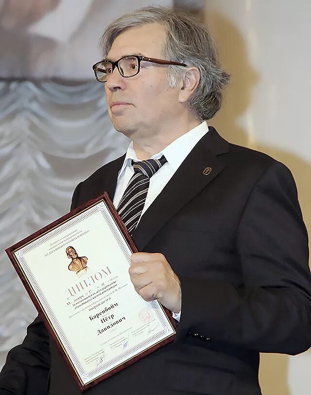Какой лауреат выше