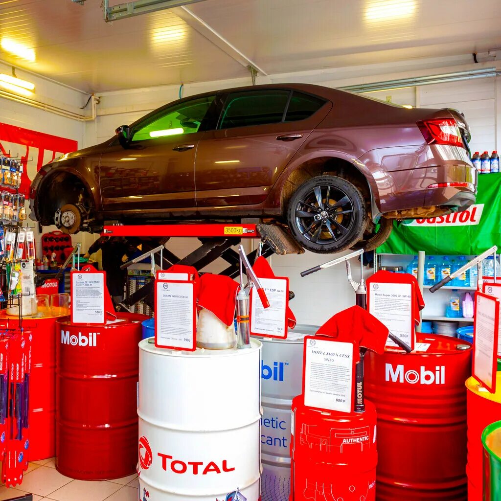 замена масла новгороде. автосервис масло. оборудование для экспресс замены масла в двигателе. оборудование для замены масла. замена масла помещение.