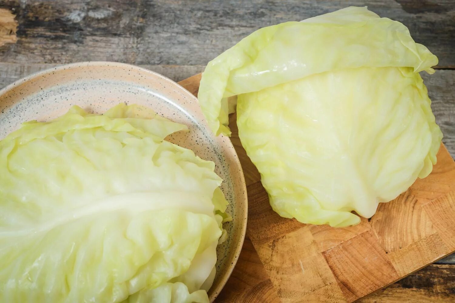 Сколько надо варить капусту. Boiled Cabbage. Капуста для голубцов варианты. Замоченные листы капусты. Варим капусту с хлебом.