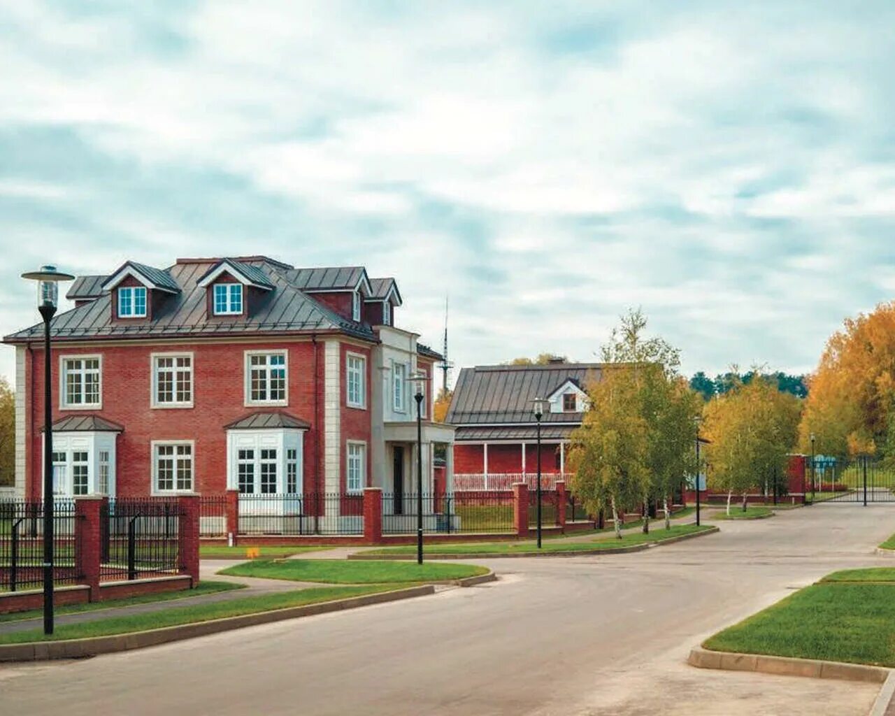 Коттеджный поселок раздоры рублево-успенское шоссе. Раздоры московская область поселок абрамовича. Коттеджный поселок раздоры рублево-успенское шоссе. Деревня раздоры московская область. Деревня раздоры рублёво-успенское шоссе.