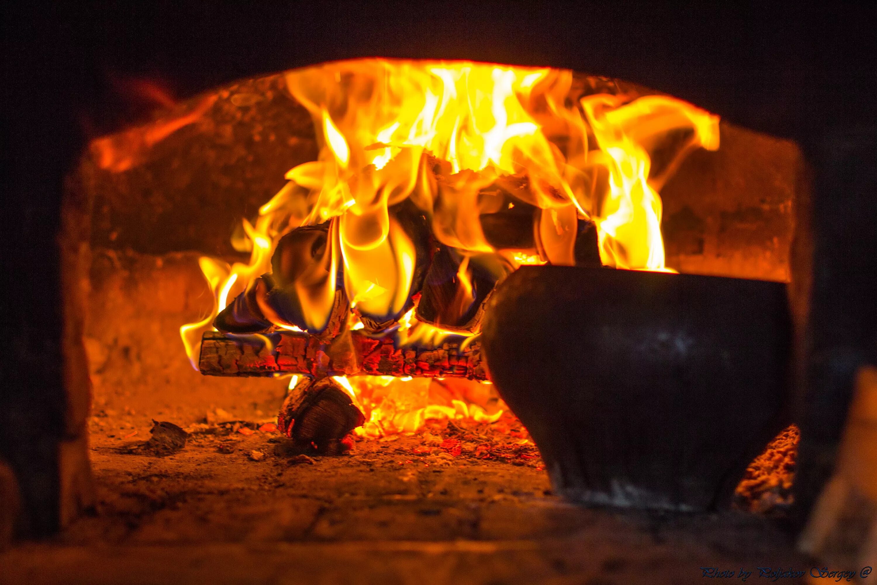 Сон огонь в печи. Огонь в печке. Огонь в русской печи. Пламя в печи. Печка на дровах.