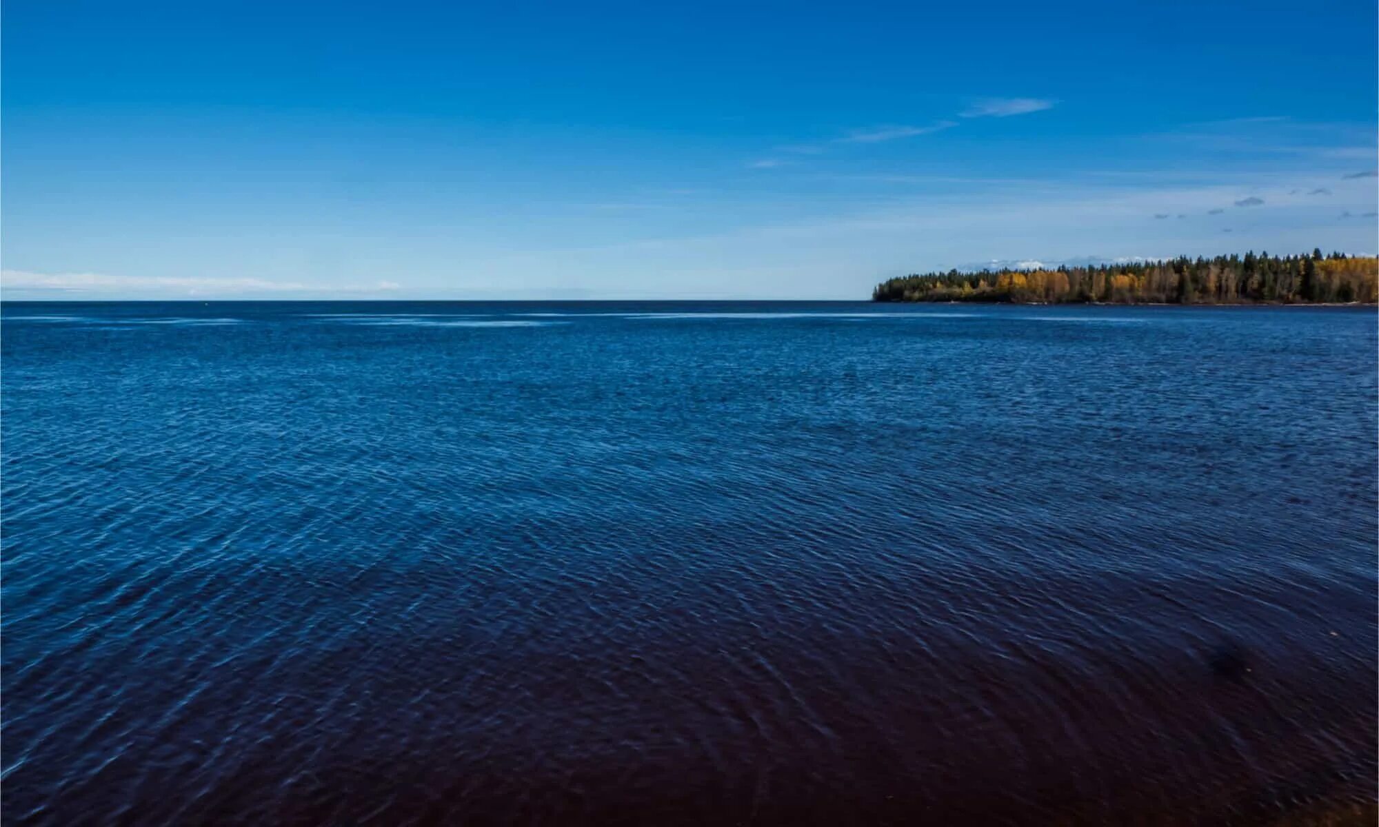 The world deepest lake is lake. Большое Невольничье озеро. Большое Невольничье озеро Канада. Невольничье озеро Северная Америка. Большое Невольничье озеро Канада фото.
