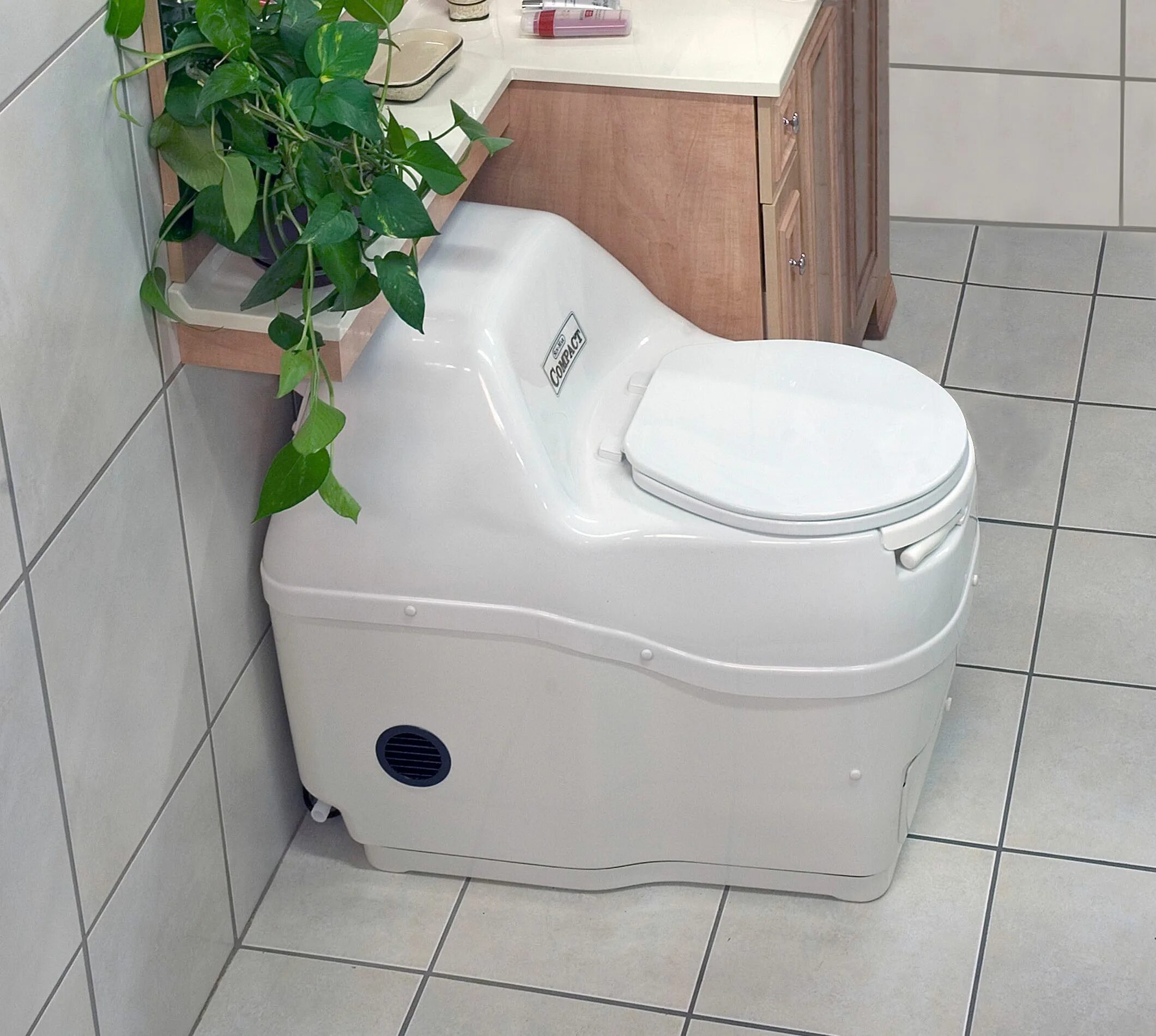Биотуалет ecos bio10. Wandering bio toilet. Унитаз био с брызговиком. Bio toilet in the park 2021. Туалетная кабина евромарка евростандарт с рукомойником.