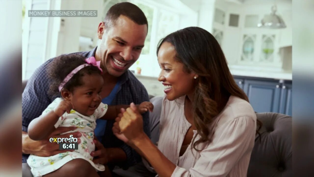 Родителям о детях. Картина счастливая семья. 2parents. Счастливая семья с подростком. Счастливая семья с детьми на приеме у стоматолога.