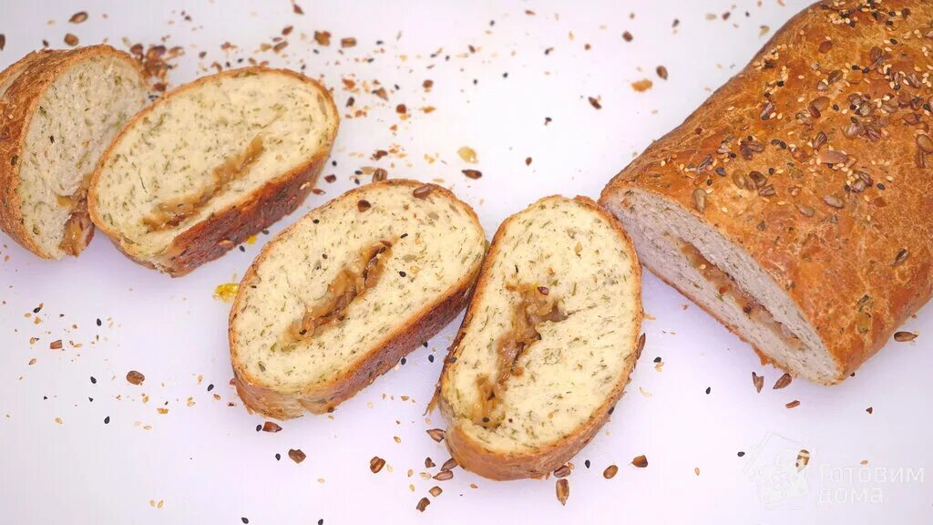 Постный хлеб в духовке. Постные хлебцы в духовке. Тертый хлеб. Луковый хлеб в духовке в домашних условиях.
