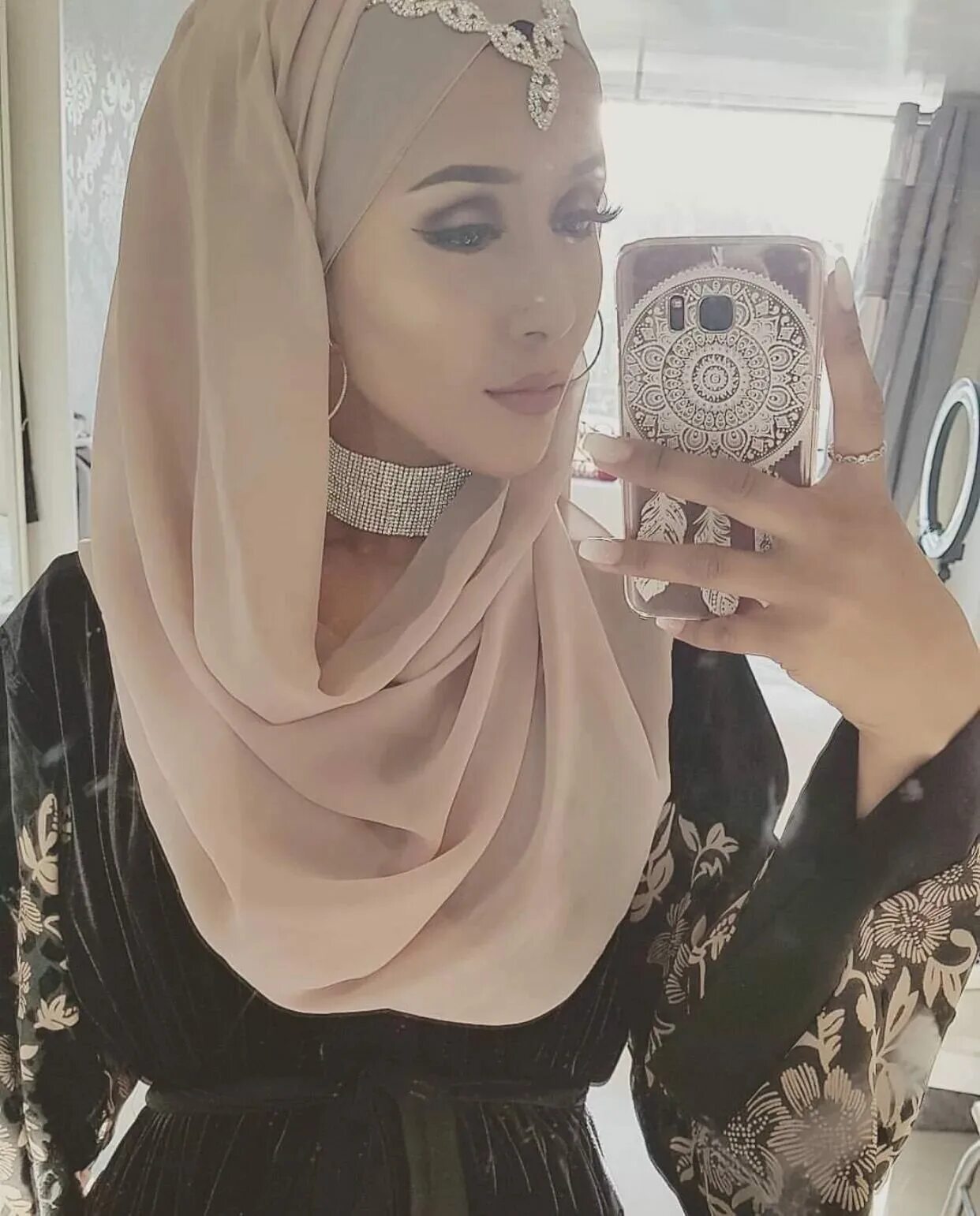 Красивые девушки в хиджабе. Красивый хиджаб. Красивые мусульманские девушки.
