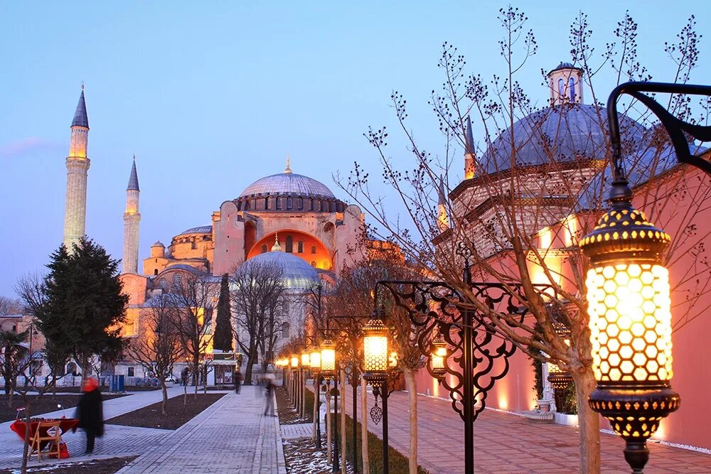 Turkey new. Стамбул Анкара Каппадокия. Турция Султанахмет зима. Истамбул город в Турции зима. Стамбул новогодний Босфор.