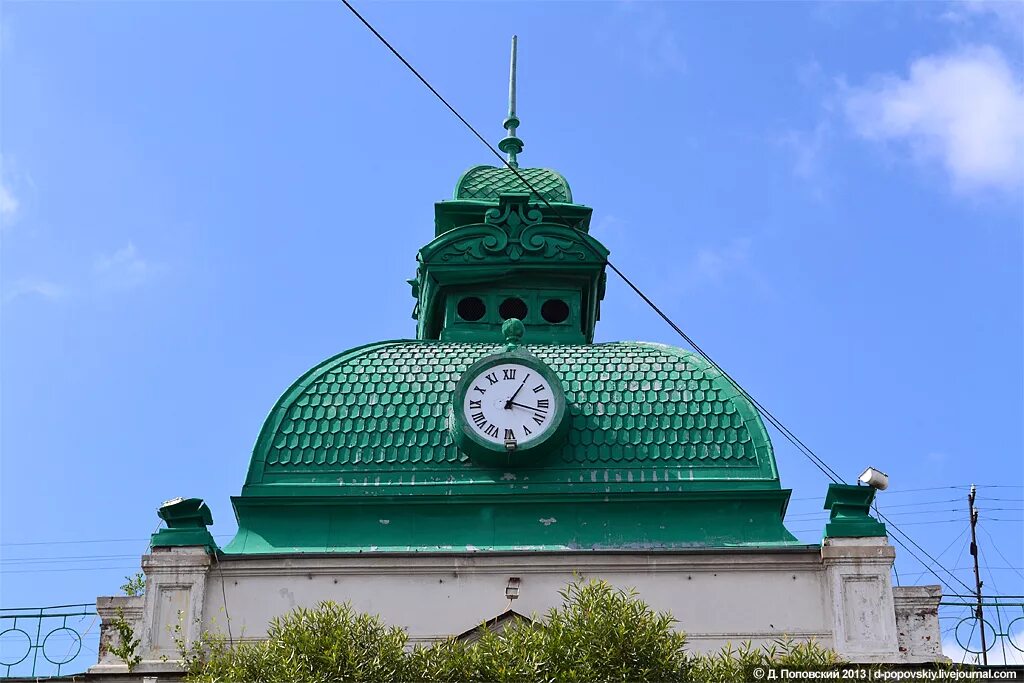 Омск 1 час. Городские куранты в Омске. Часы на Любинском проспекте Омск. Городские куранты на Ленина Омск. Торговые ряды Любинский проспект.