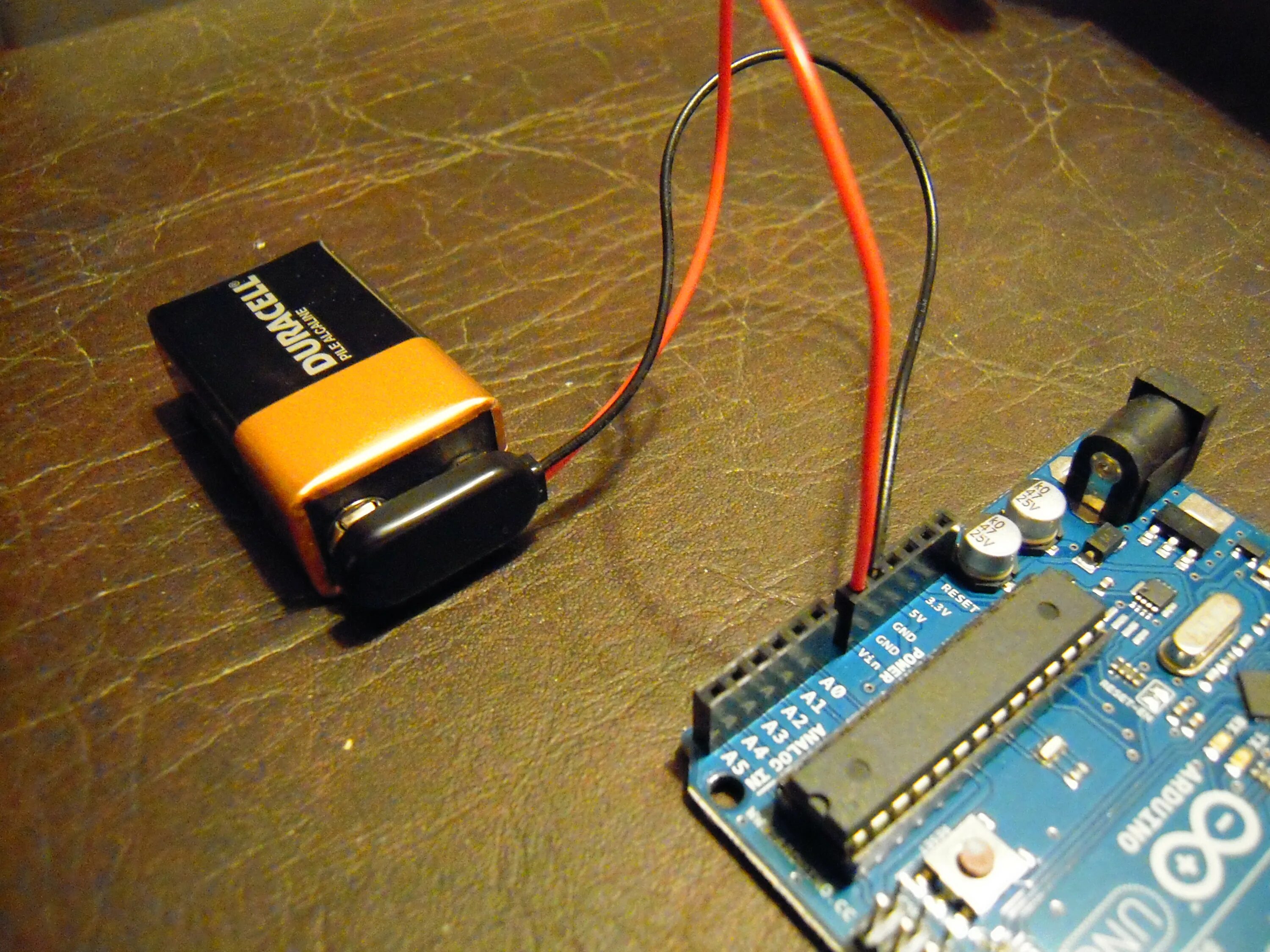 Ардуино 5 вольт. Аккумулятор для ардуино уно. Крона для ардуино нано. Arduino uno питание. Arduino Nano Battery.