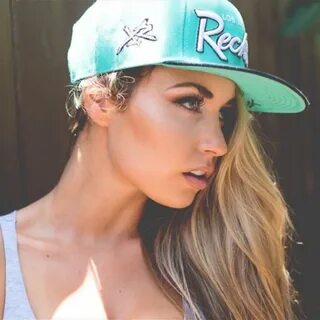 Модные кепка на лето: ТОП-9 женских летних бейсболок, декор и принт для них, фото образов с кепкой