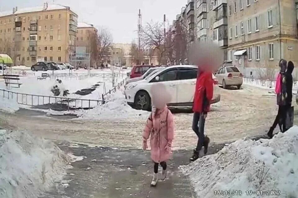 Нападение дочь. Людей преследовали в городе.